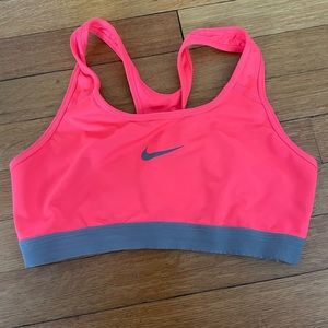 Nike sports bras size M